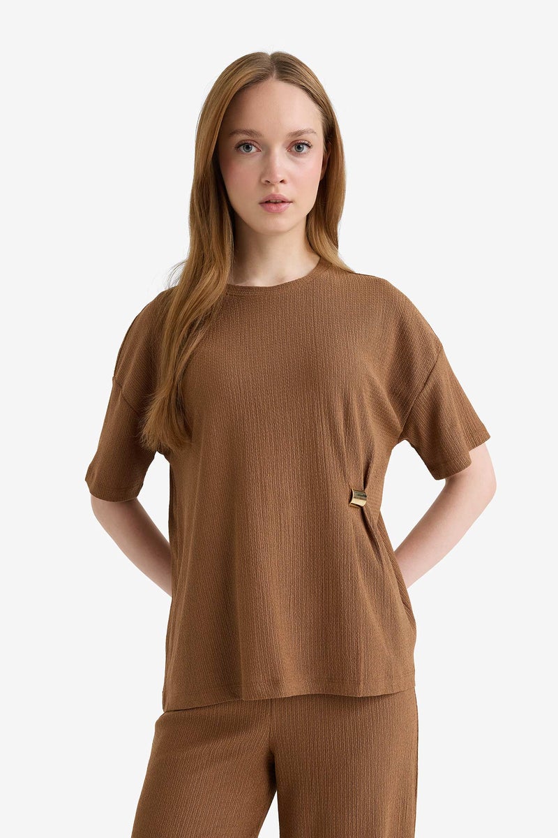 DeFacto Brown Woman Regular Fit Crew Neck Crepe T-Shirt Casual - Image 4